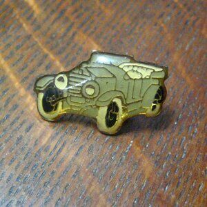 Jalopy Old Antique Car Vintage 1970's Lapel Pin